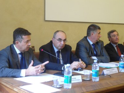 Da sinistra: Paolo Govoni, Pres. CNA ER - Maurizio Gardini, Pres. Confcooperative ER - Celso De Scrilli, Vice Pres. Confcommercio ER - M. Agnoli, Dir. Confindustria ER