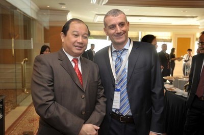 Da sinistra: Nguyen Cam Tu, Vice ministro industria Vietnam - Michele D'Ercole, Presidente Camera commercio italiana in Vietnam