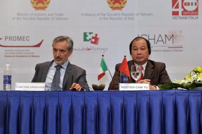 Lorenzo Angeloni, Ambasciatore d'Italia in Vietnam - Nguyen Cam Tu, Vice ministro industria Vietnam 