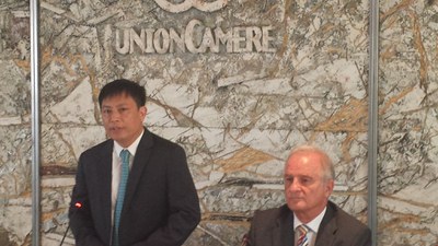 Da sinistra: Dang Hoang Hai, direttore generale MOIT  - Claudio Pasini, segretario generale Unioncamere ER