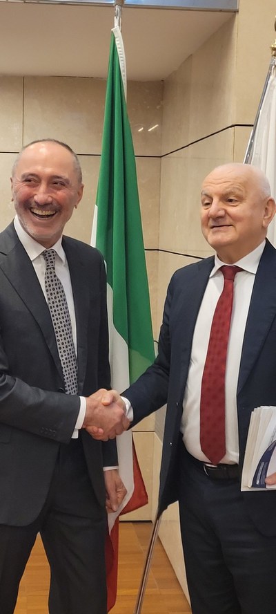 Da sinistra: Valerio Veronesi, presidente Unioncamere ER - Vincenzo Colla, vicepresidente con delega a Sviluppo economico e green economy, Energia, Frormazione professionale, Università e Ricerca Regione ER